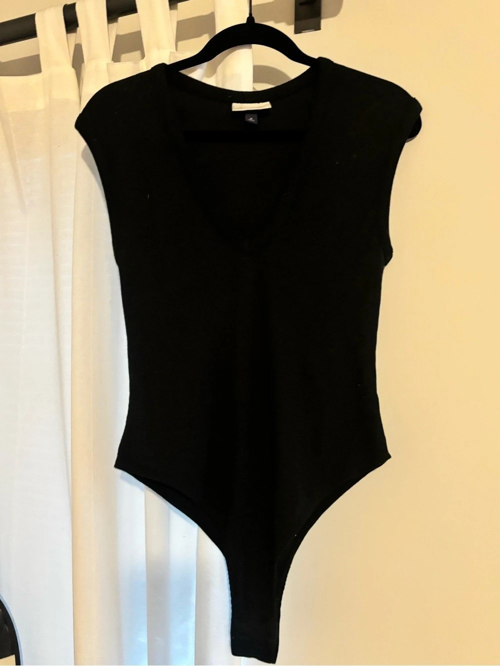 Universal Thread Ribbed V-Neck Sleeveless Bodysuit Black Medium